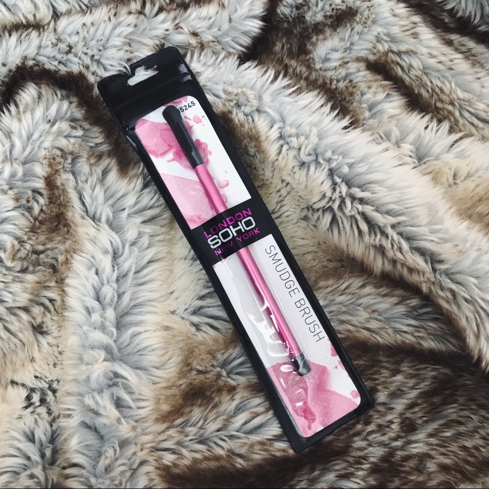 NWT SOHO Beauty Smudge Brush